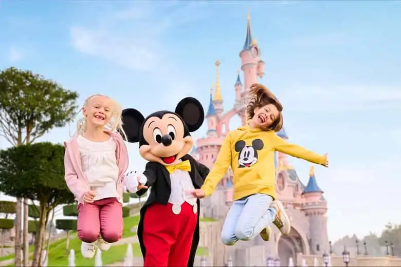 Paris: Disneyland Paris Ticket with Transfer