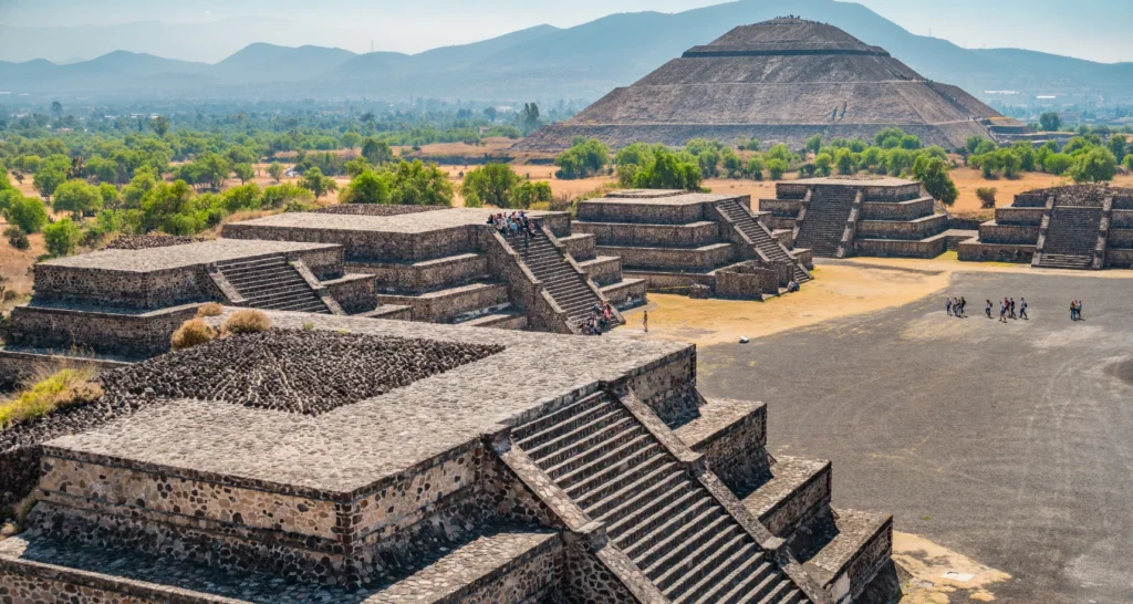 Teotihuacan Pyramids Tour Explore the Pyramids of the Sun and Moon, one of the most important archaeological sites in Mesoamerica.